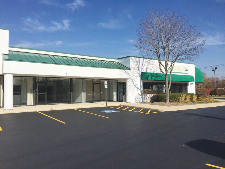 More Photos Of 2800-2828 75th St, Woodridge Freestanding For Lease