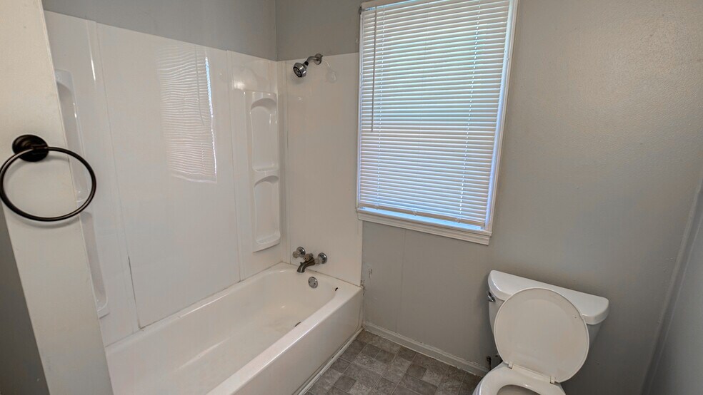 More Photos Of 1104 N Scott Ave, Belton Apartments For Sale