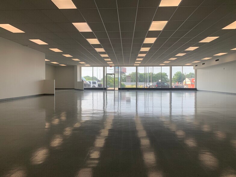 More Photos Of 803 30th St NE, Canton General Retail For Sale