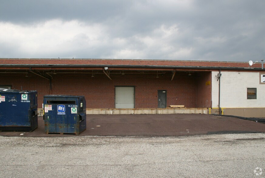 More Photos Of 122 Mill Rd, Oaks Warehouse For Lease