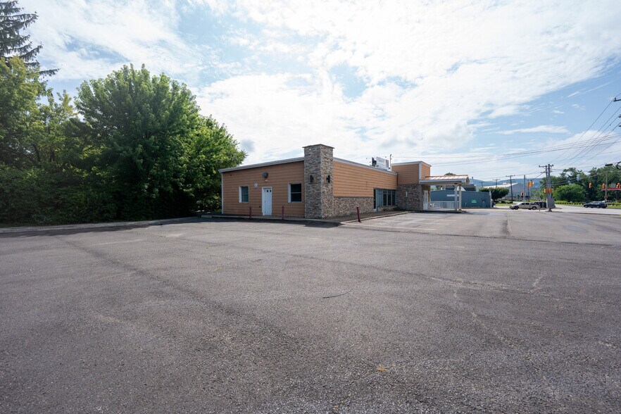More Photos Of 2840 Ligonier St, Latrobe Office For Sale