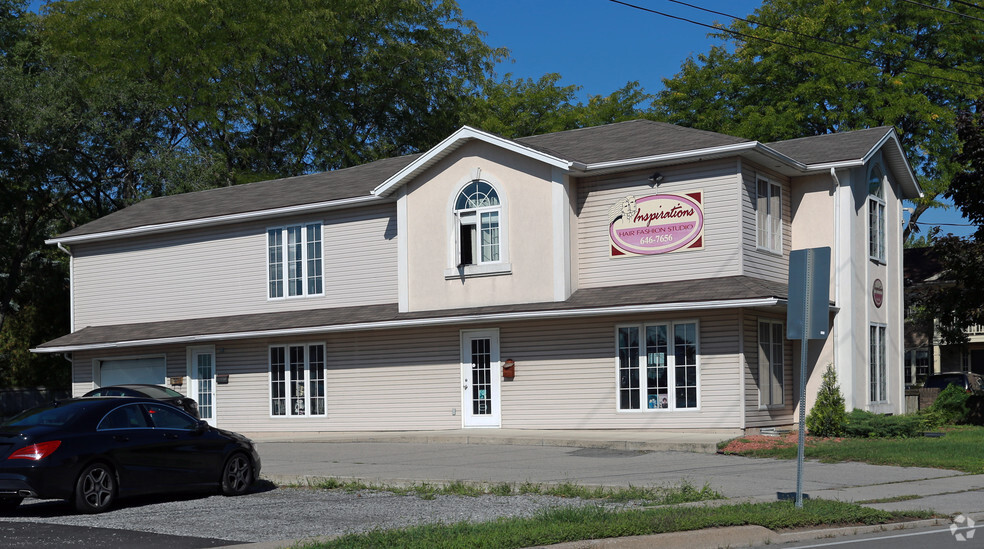 Primary Photo Of 407 Vine St, St Catharines Storefront Retail Residential For Sale