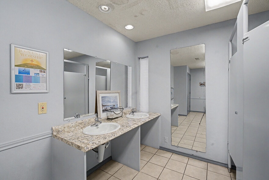 More Photos Of 2111 Skyline Dr, Mesquite Religious Facility For Sale