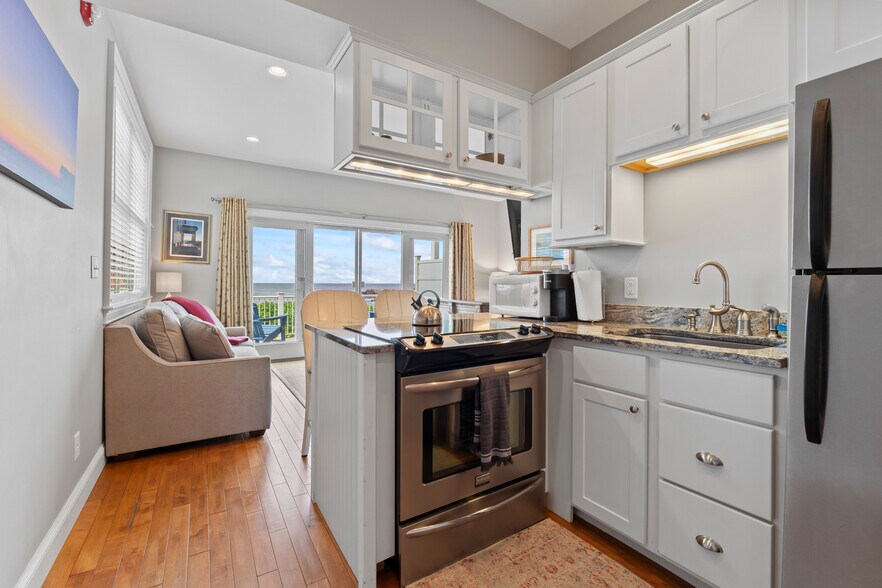 More Photos Of 113 113, 115 & 117 Perkins Cove, Ogunquit General Retail For Sale