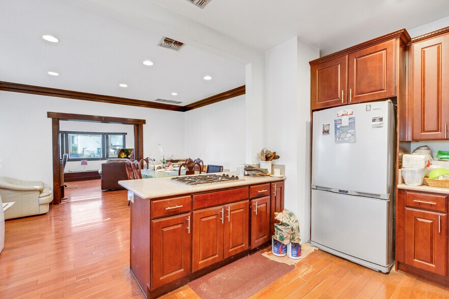 More Photos Of 1562 N Lake Ave, Pasadena Apartments For Sale