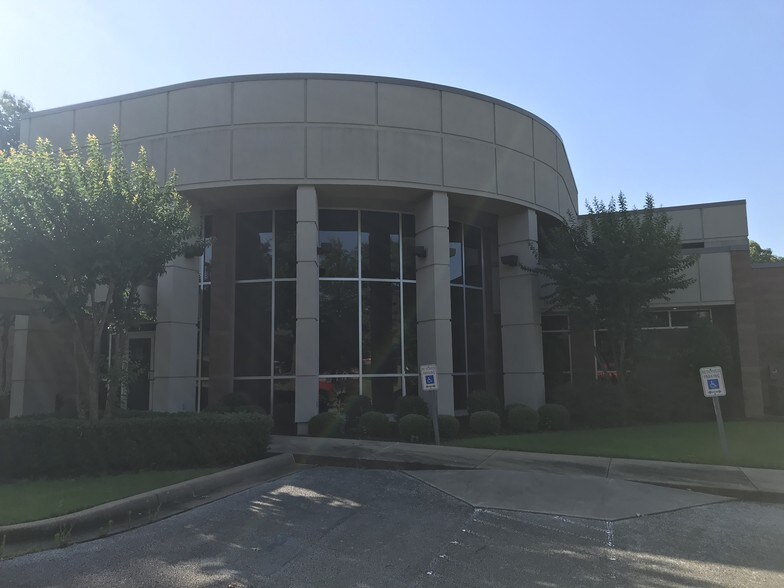 Primary Photo Of 2804 Longview Dr, Jonesboro Medical For Lease