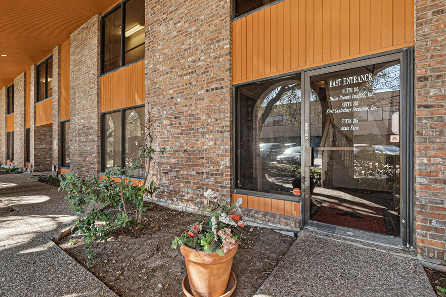 More Photos Of 12989 Jupiter Rd, Dallas Office For Sale