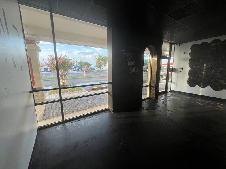 More Photos Of 10730-10750 Atlantic Blvd, Jacksonville Unknown For Lease