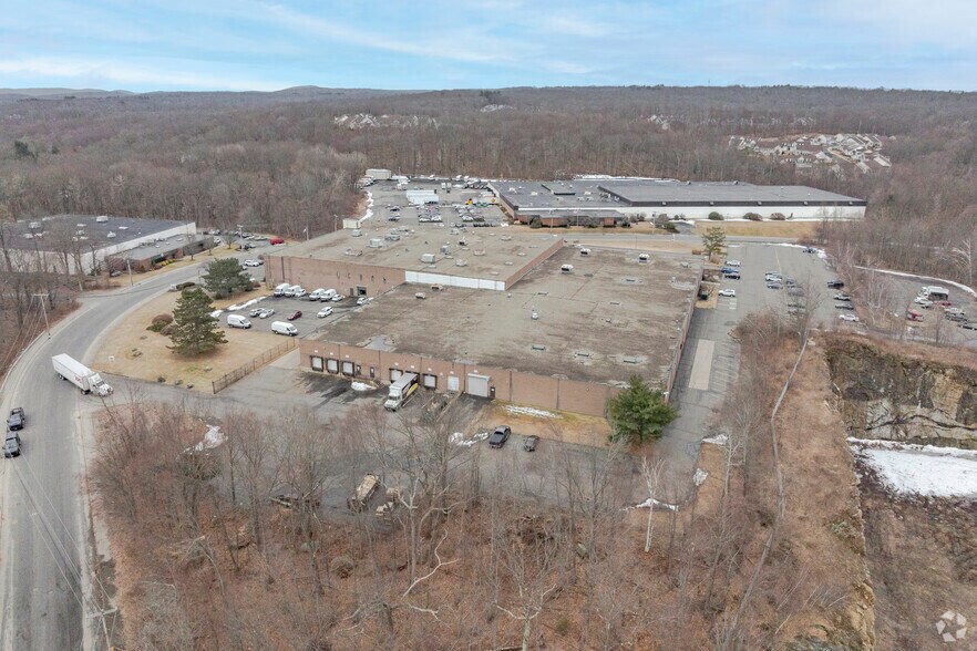 More Photos Of 84 Progress Ln, Waterbury Flex For Lease