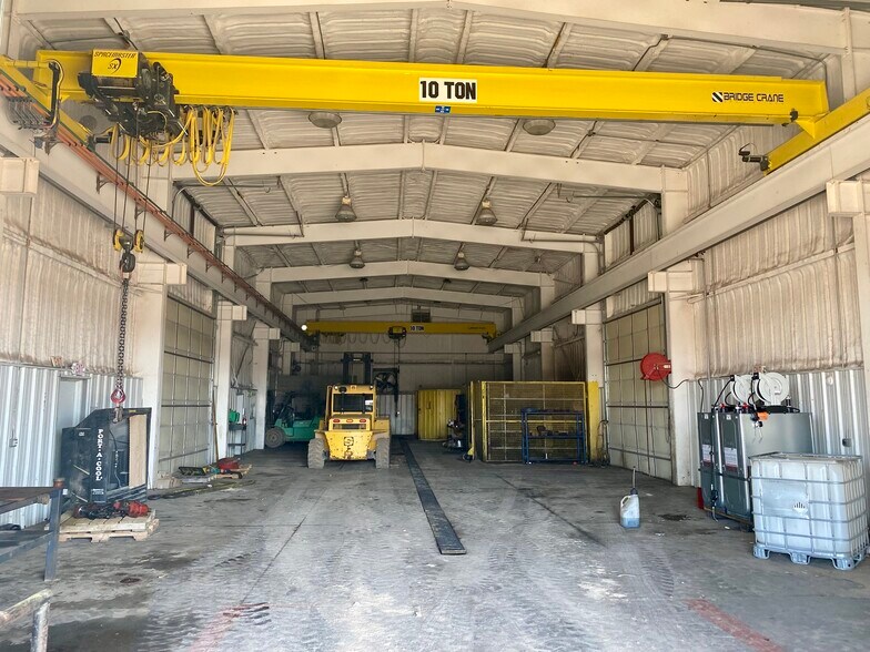 More Photos Of 1206 SE 4th St, Lindsay Manufacturing For Sale