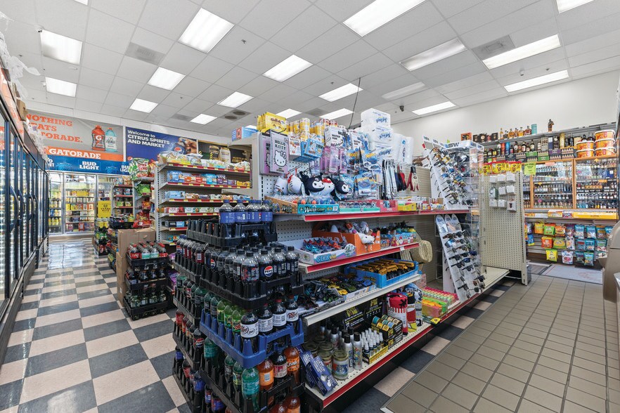 More Photos Of 421 S Cloverdale Blvd, Cloverdale Freestanding For Lease