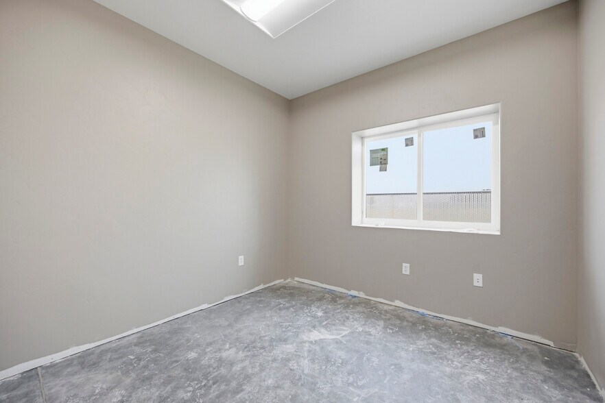 More Photos Of 1342 E Saint Helens St, Pasco Light Distribution For Lease
