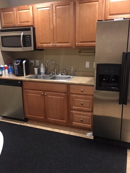 More Photos Of 2400-2416 W Detroit St, Broken Arrow Medical For Sale