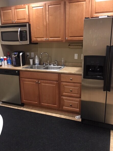 More Photos Of 2400-2416 W Detroit St, Broken Arrow Medical For Sale