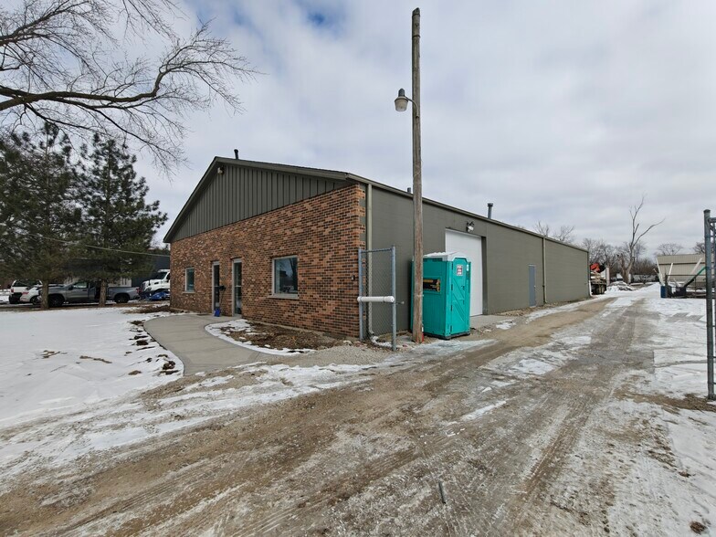 More Photos Of 4N351 Powis Rd, West Chicago Warehouse For Lease