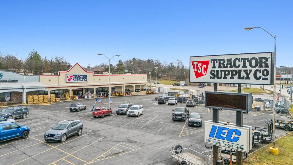 More Photos Of 1700 N Baltimore St, Kirksville General Retail For Sale