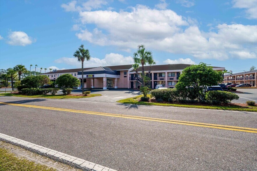 More Photos Of 510 Lane Ave S, Jacksonville Hotel For Sale