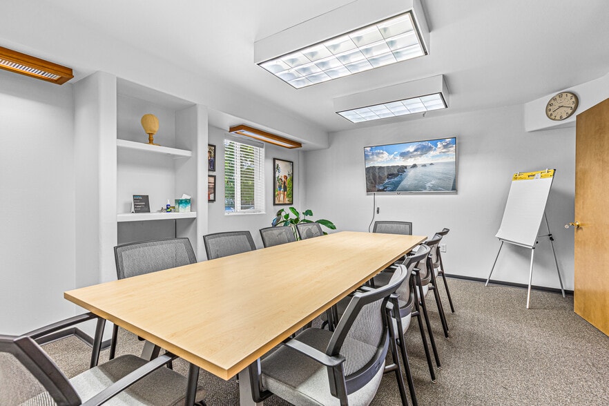 More Photos Of 340 A St, Ashland Office For Sale