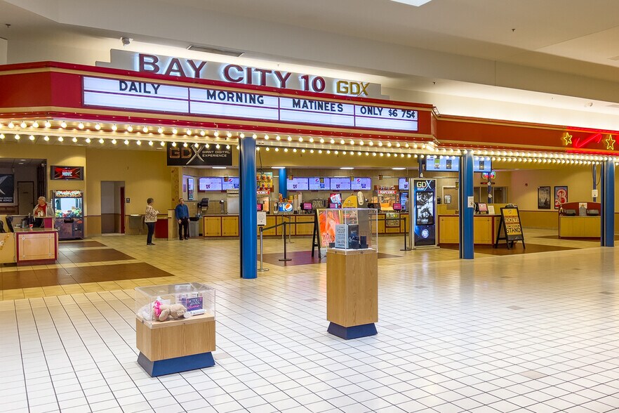 More Photos Of 4101 E Wilder Rd, Bay City Storefront For Lease