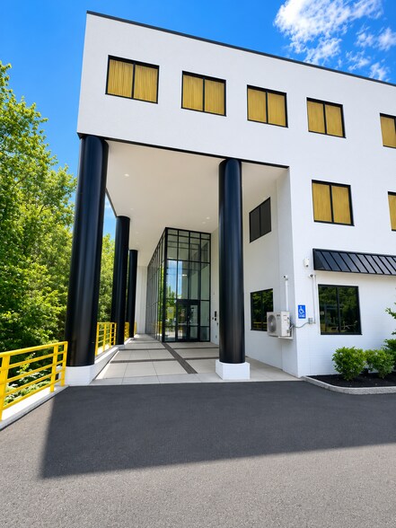 More Photos Of 250 Turnpike Rd, Southborough Loft Creative Space For Sale