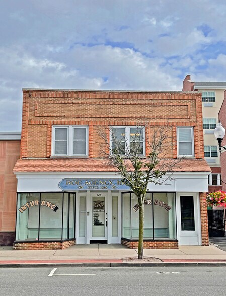 More Photos Of 125 E Main St, Patchogue Storefront Retail Residential For Lease