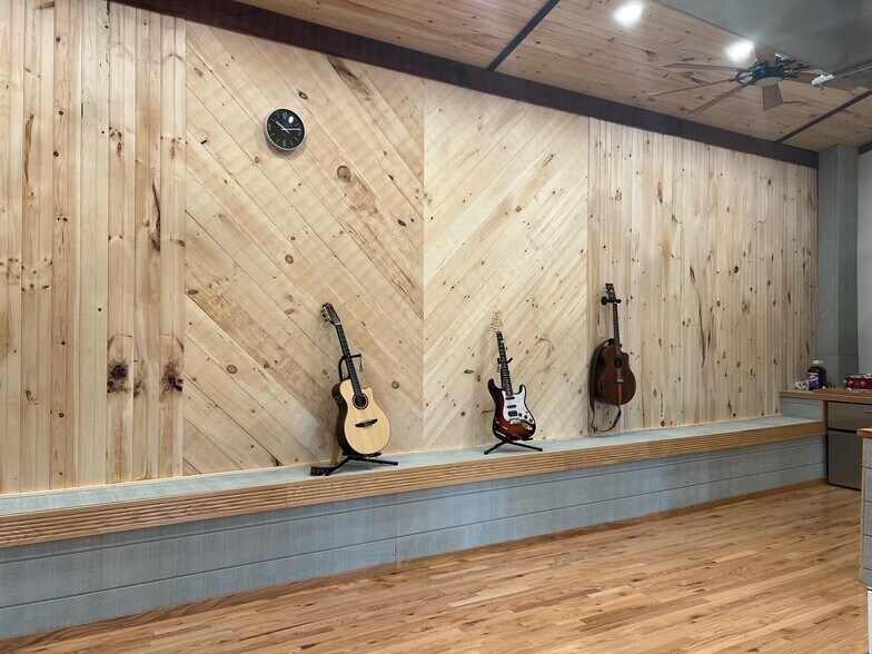 More Photos Of 5984 W South Range Rd, Salem Service For Sale