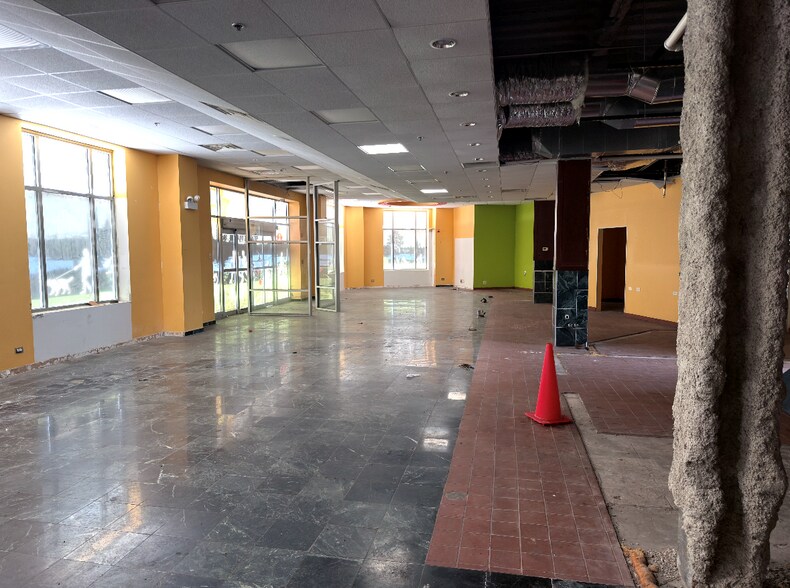 More Photos Of 115 Willow Blvd, Willow Springs General Retail For Lease