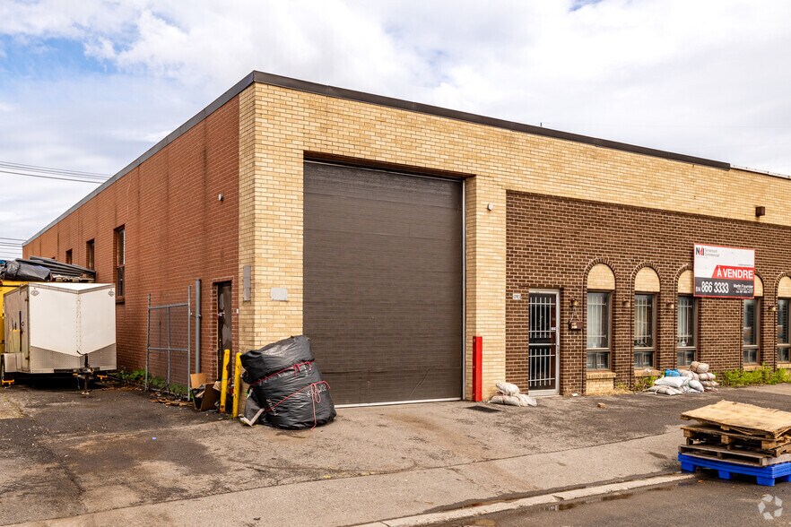 Primary Photo Of 10983 Rue Jean-Massé, Montréal Service For Sale