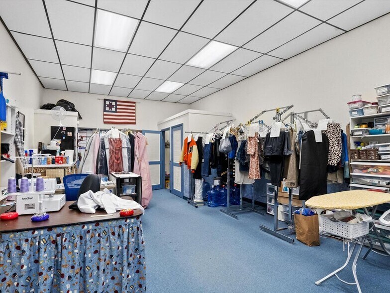 More Photos Of 921-931 8th St, Manitowoc Office For Sale