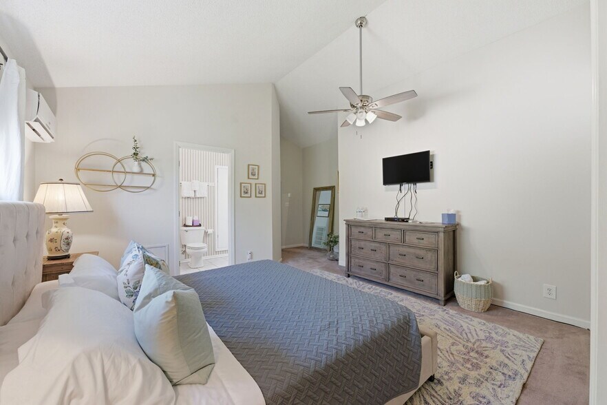 More Photos Of 508 Church St, Oriental Hospitality For Sale