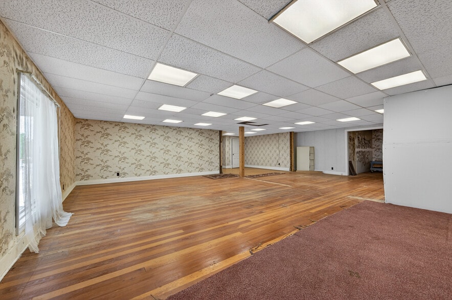 More Photos Of 209 N Main St, Belleville Medical For Sale