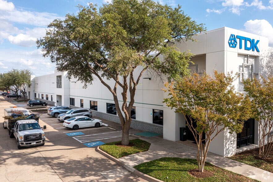 More Photos Of 3000 Technology Dr, Plano Distribution For Lease