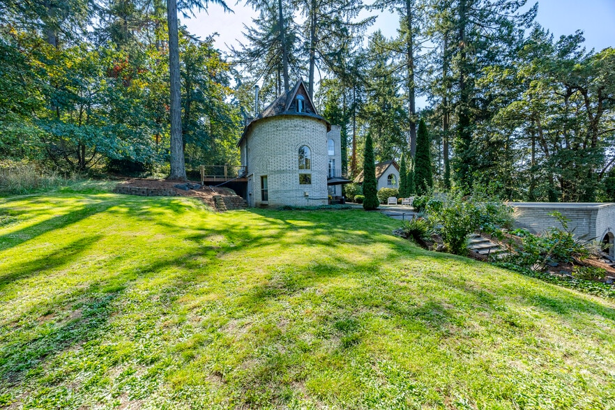 More Photos Of 1820 E 28th Ave, Eugene Multifamily For Sale