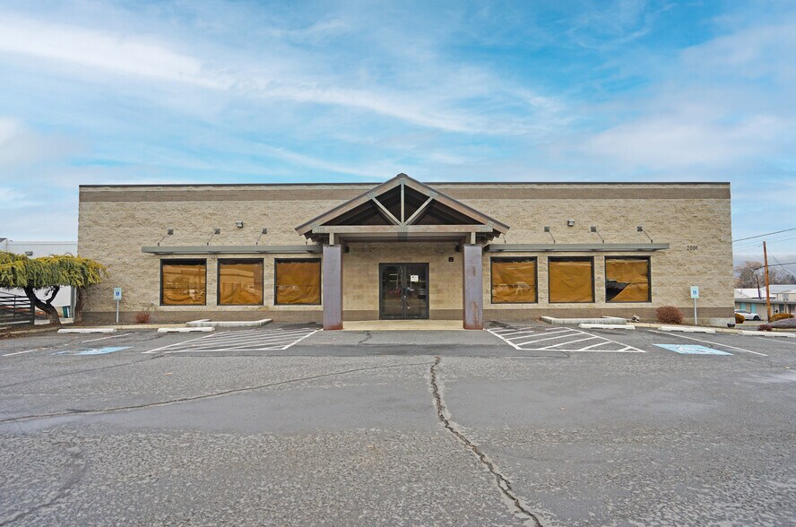 More Photos Of 2001 W Lincoln Ave, Yakima Freestanding For Sale