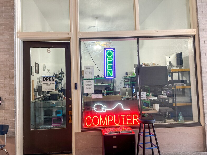More Photos Of 104 W Reynolds St, Plant City Storefront Retail Office For Sale