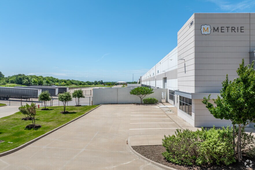 More Photos Of 3711 S 20th Ave, Dfw Airport Unknown For Lease