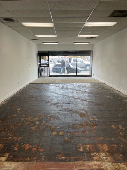 More Photos Of 2924-2926 W Manchester Blvd, Inglewood General Retail For Lease