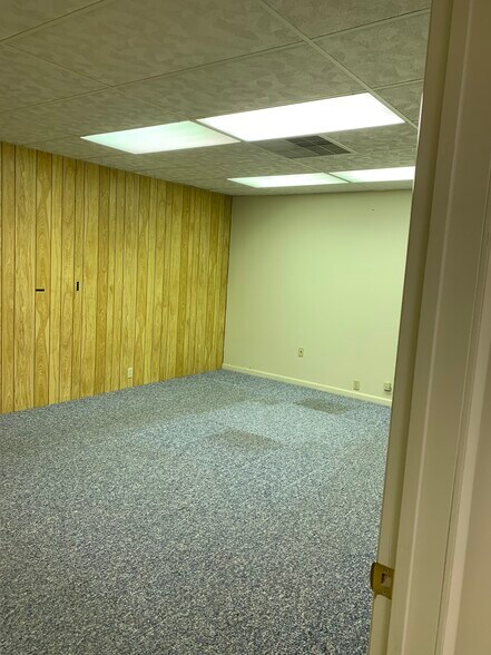 More Photos Of 817 Kilbourne St, Bellevue Medical For Lease