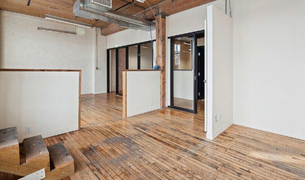 More Photos Of 183 Bathurst St, Toronto Office For Lease