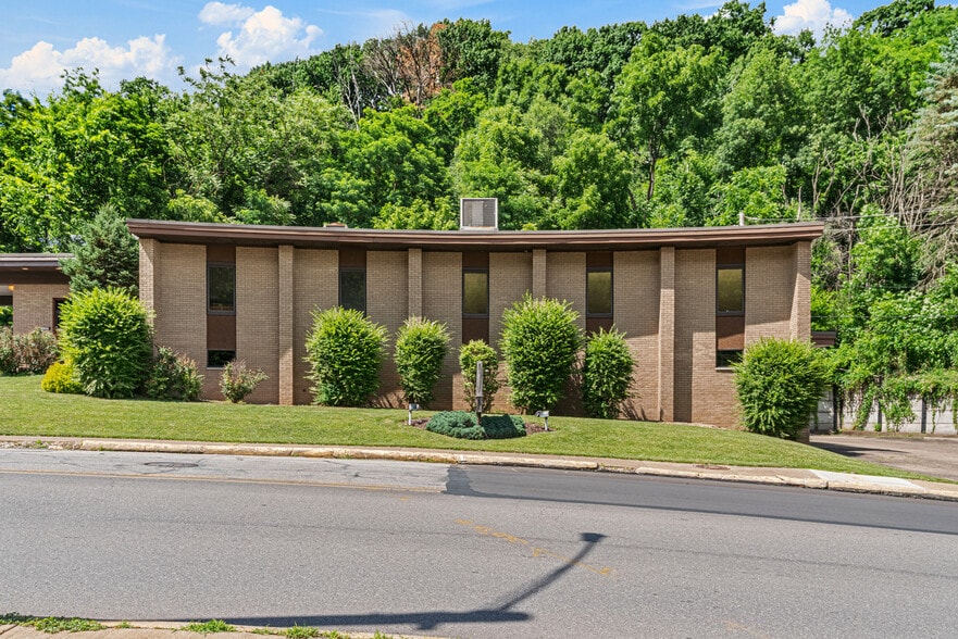 More Photos Of 1650 Broadway Ave, McKees Rocks Storefront Retail Office For Lease