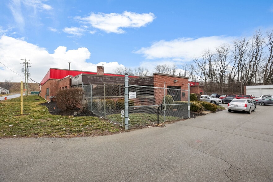 More Photos Of 808 Rhoads Ave, Columbus Warehouse For Lease