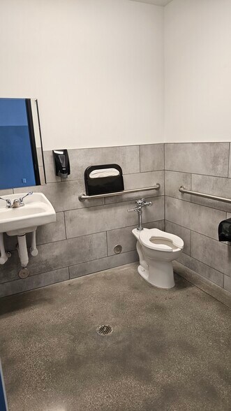 More Photos Of 230 Cutler Dr, North Salt Lake Warehouse For Lease