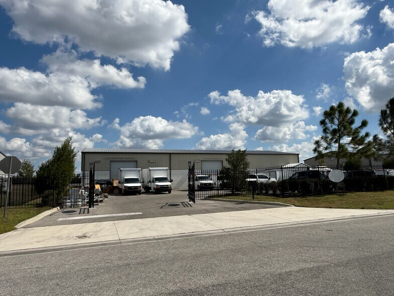 More Photos Of 6860 28th St Cir, Sarasota Warehouse For Sale