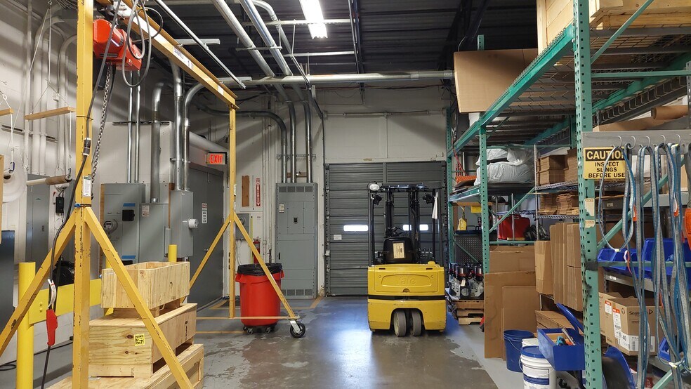 More Photos Of 200-280 W Cummings Park, Woburn Light Manufacturing For Lease