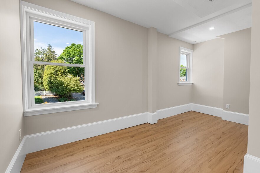 More Photos Of 6 Windsor St, Andover Office For Sale