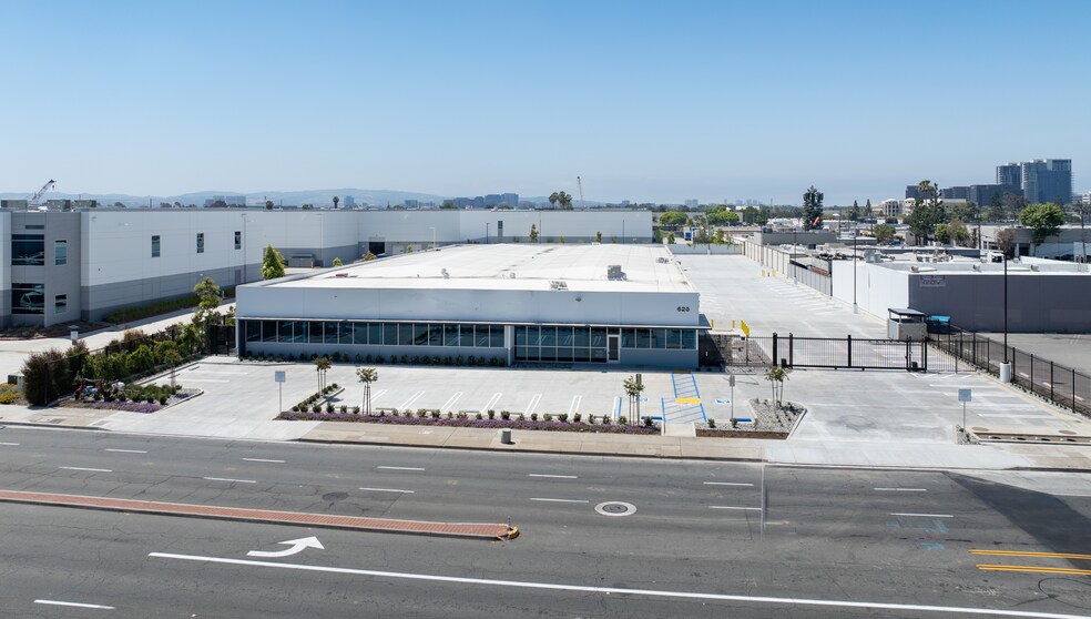 More Photos Of 620 E Dyer Rd, Santa Ana Warehouse For Sale