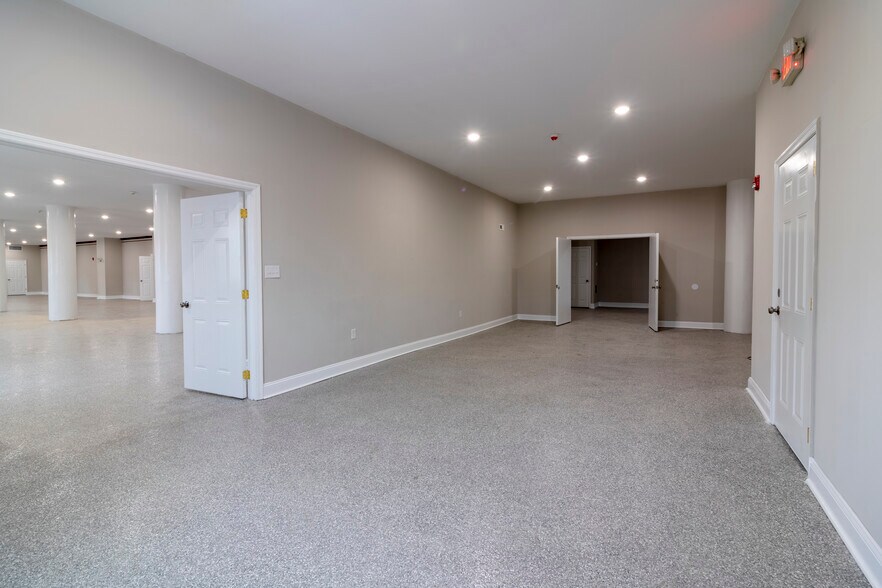 More Photos Of 2613 W Hunting Park Ave, Philadelphia Light Distribution For Lease