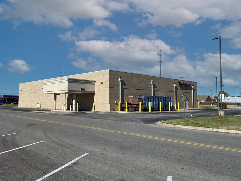 More Photos Of 6000 S Pennsylvania Ave, Oklahoma City Drugstore For Lease