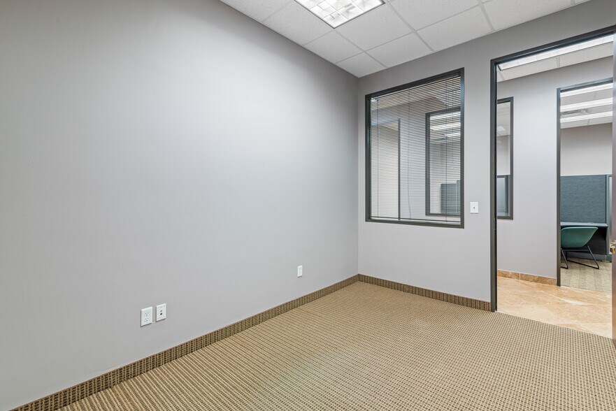 More Photos Of 10320 Lake Rd, Houston Loft Creative Space For Lease