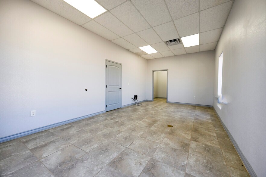 More Photos Of 1508 County Road 1105, Midland Warehouse For Lease